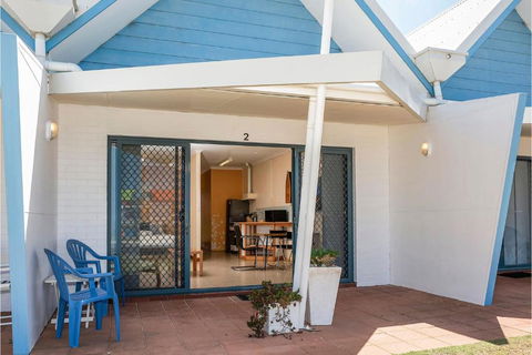 Windsurfer Beach Chalet 4 - eAccommodation 3