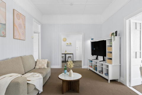 Wow Bridge Views Near CBD Quiet Bus Train - eAccommodation 3