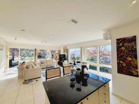 Yarralumla Sunny&open&comfy 3B&2B Home Near By A Lake And Shopping Centre - eAccommodation 0