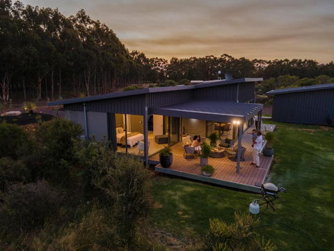 Zambezi Lodge, Down South Luxe Retreat - eAccommodation 3