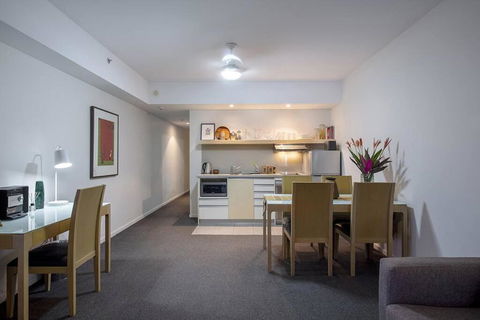 ZEN CITY & SEA Executive 1-BR Suite In Darwin CBD - eAccommodation 0