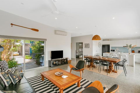 Zen Garden Beach House Casuarina By UHoliday - eAccommodation 3