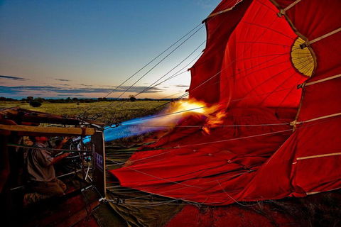 Early Morning Ballooning In Alice Springs - eAccommodation 0