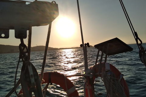 Townsville Private Hire Sunset Sail Sailing Cruise Boat Tour Charter Experience - eAccommodation 4