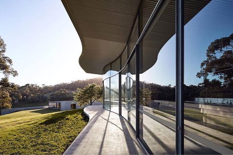 CHEVY CONVERTIBLE Package For 2 People- Wine Lunch Cheese & Chocolate From Melb. - eAccommodation 1